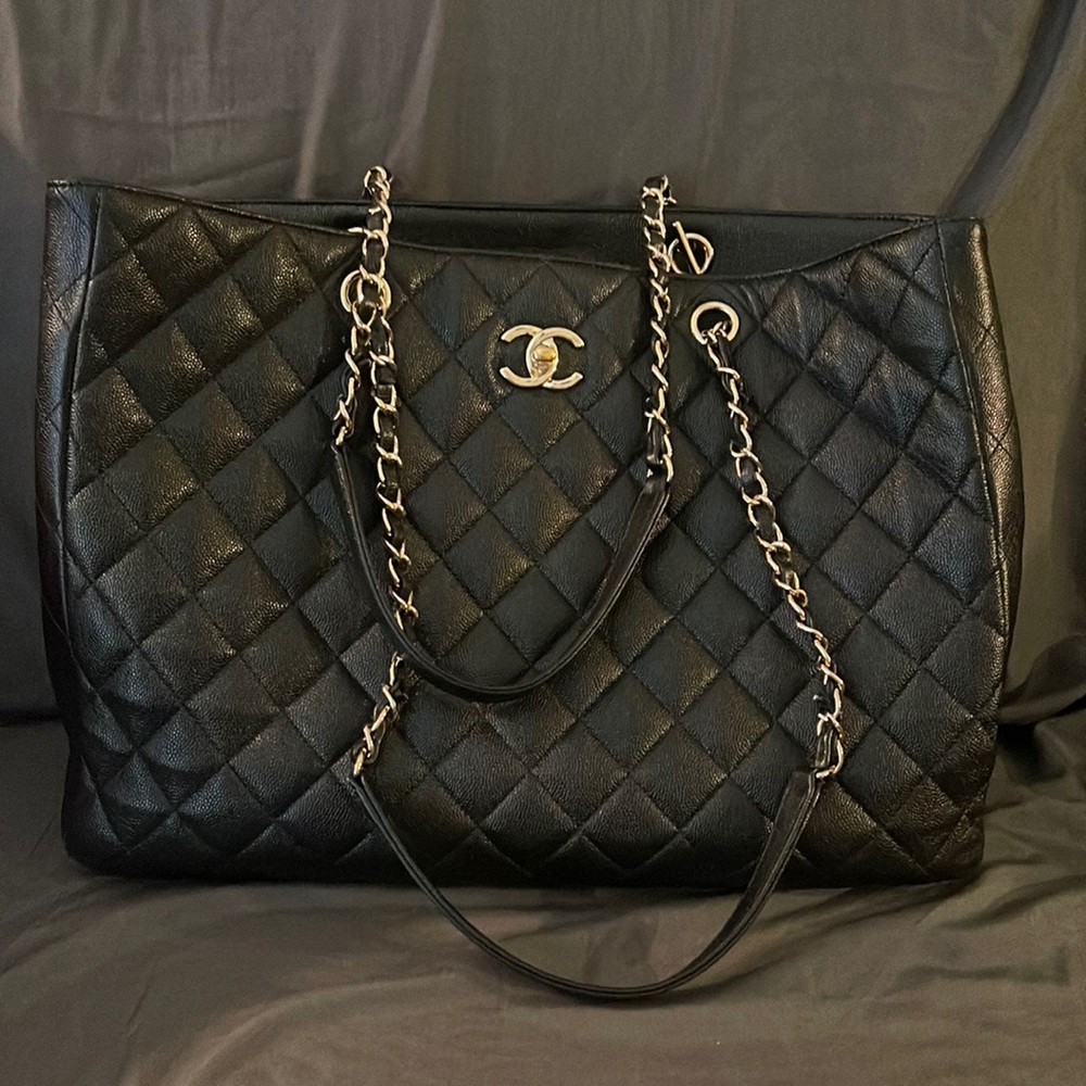 “SOLD” Authentic 100% Classic Chanel quilted tote